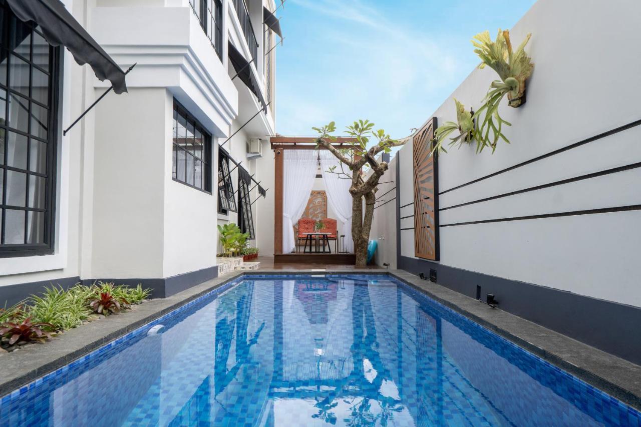 Hening Pool Villa Purwokerto Extérieur photo